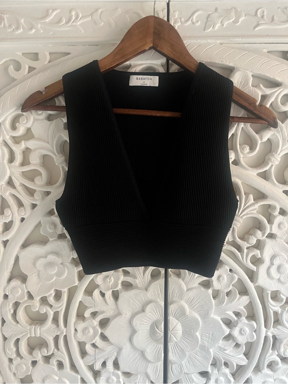 Babaton Black Ribbed Deep V Crop Tank Top Size Small